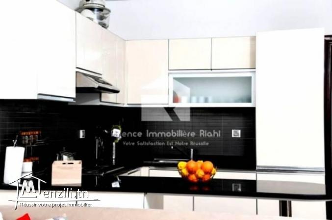 A louer par jour  un appartement S2 au 2éme étage situé à résidence Folla Chatt Mariem Sousse