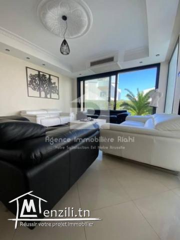 A louer par jour  une villa S5 dont suite parentale avec piscine à Monastir