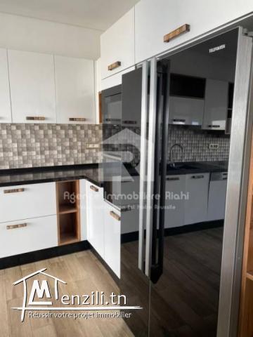 A louer par jour  une villa S5 dont suite parentale avec piscine à Monastir