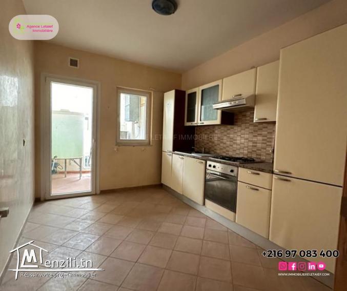 à louer un local commercial de 300m²  type duplex