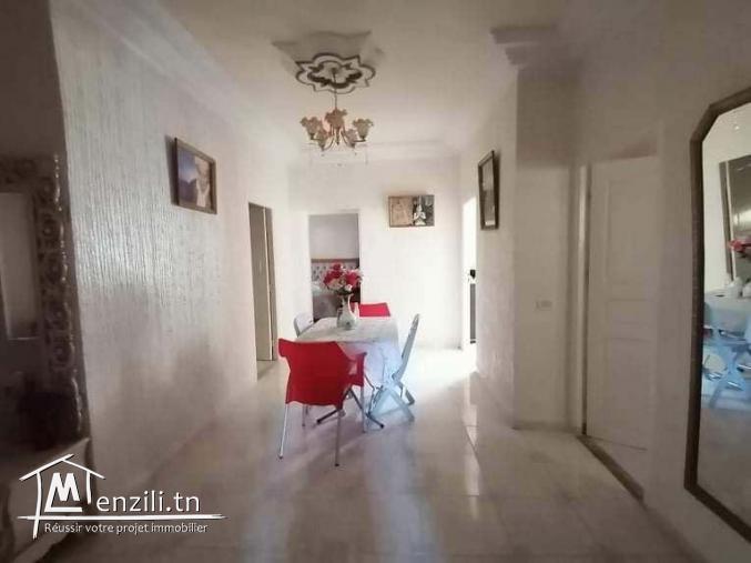 منزل للبيع ذي 3 طوابق