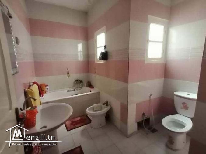 منزل للبيع ذي 3 طوابق