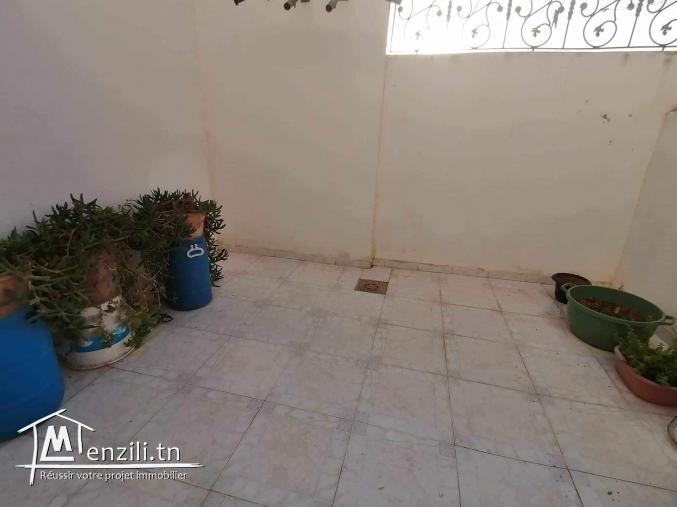 منزل للبيع ذي 3 طوابق