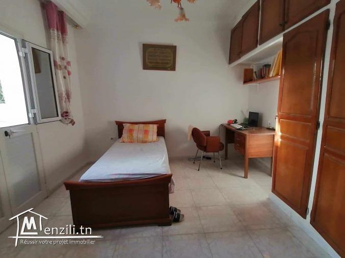 منزل للبيع ذي 3 طوابق