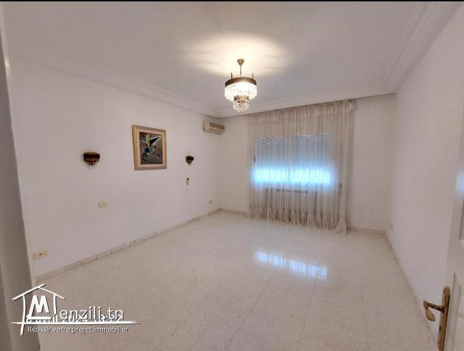 Etage Villa Haut Standing Entrée Indépendante Ariana Supérieur Près AFRICA MALL