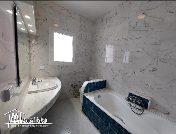 Etage Villa Haut Standing Entrée Indépendante Ariana Supérieur Près AFRICA MALL