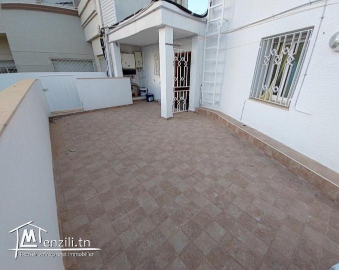 Etage Villa Haut Standing Entrée Indépendante Ariana Supérieur Près AFRICA MALL