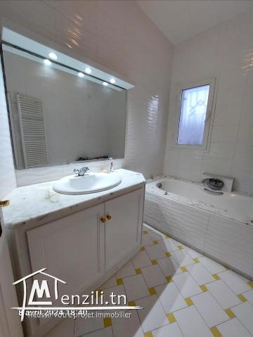 Etage Villa Haut Standing Entrée Indépendante Ariana Supérieur Près AFRICA MALL