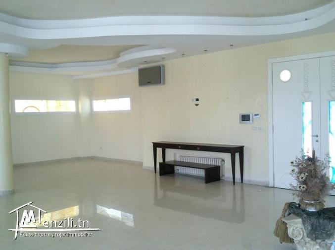 villa sur un terrain de 8752 m²  avec piscine  a vendre