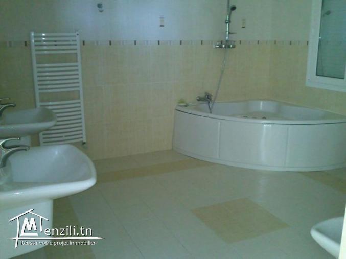 villa sur un terrain de 8752 m²  avec piscine  a vendre