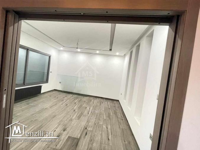 Villa toute neuve avec jardin et garage à vendre à Mrezga 51355351