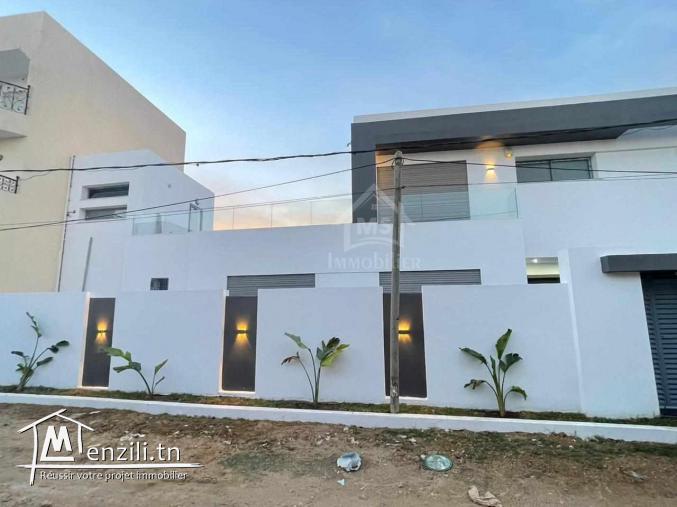 Villa toute neuve avec jardin et garage à vendre à Mrezga 51355351