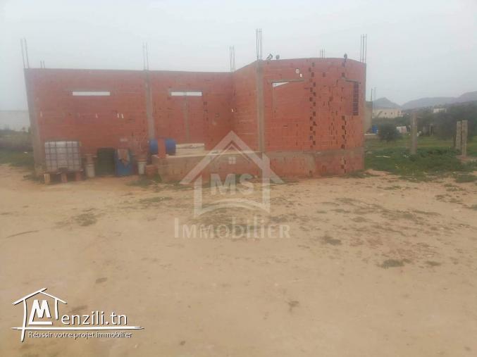 Terrain de 2,5 hectares avec 3 maisons à vendre 51355351