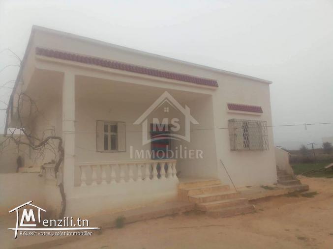 Terrain de 2,5 hectares avec 3 maisons à vendre 51355351