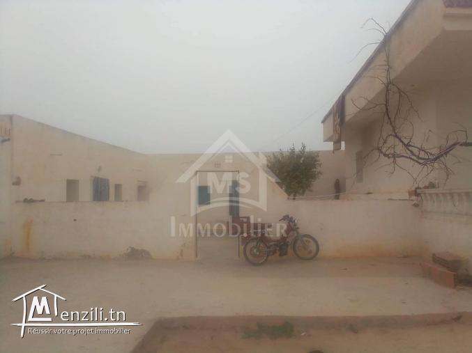 Terrain de 2,5 hectares avec 3 maisons à vendre 51355351