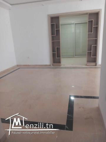 App S+3 à louer Ariana cité hedi nouira