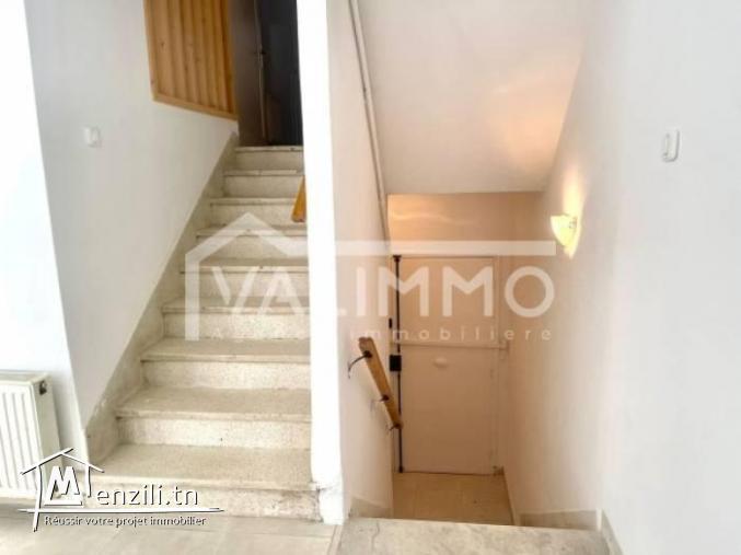 A Vendre  Triplex situé à menzeh 6