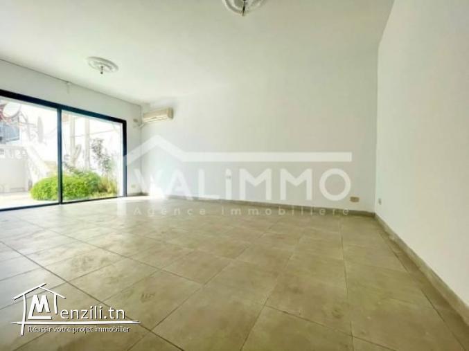 A Vendre  Triplex situé à menzeh 6