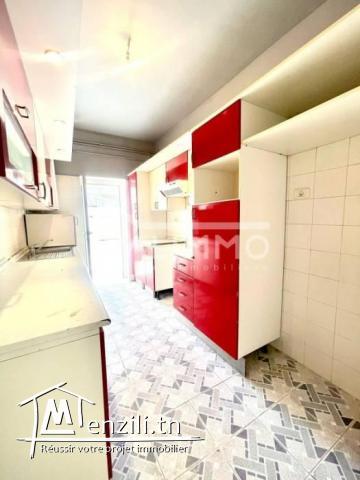 A Vendre  Triplex situé à menzeh 6