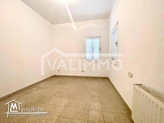 A Vendre  Triplex situé à menzeh 6