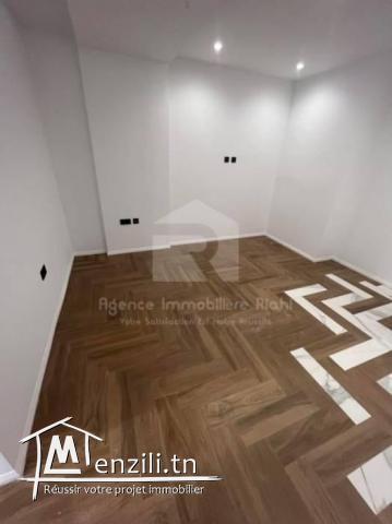 A louer (location annuelle) un bureau A2 à khzema