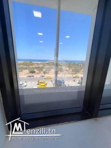 A louer (location annuelle) un bureau A2 à khzema