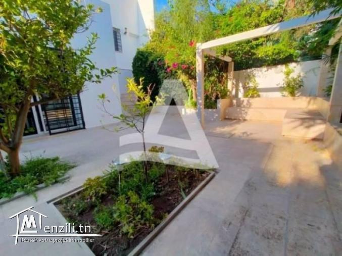 Location d'un duplex meublé avec jardin à Gammarth