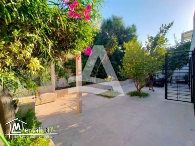 Location d'un duplex meublé avec jardin à Gammarth