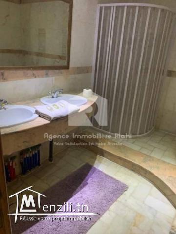 A Louer (Court durée ) une villa S6 pied dans l'eau situé à  Chatt Mariem