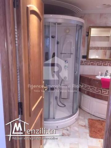 A Louer (Court durée ) une villa S6 pied dans l'eau situé à  Chatt Mariem