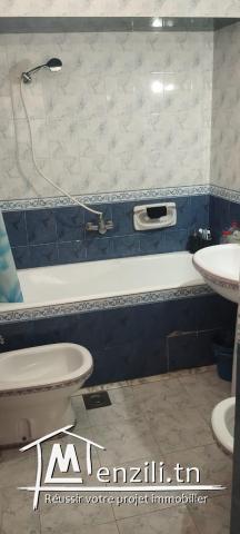 Maison à vendre – 3 appartements séparés au centre-ville de Menzel Bourguiba