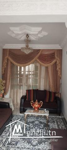 Maison à vendre – 3 appartements séparés au centre-ville de Menzel Bourguiba