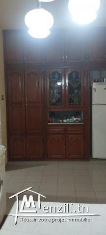 Maison à vendre – 3 appartements séparés au centre-ville de Menzel Bourguiba