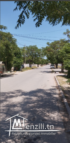 Maison à vendre – 3 appartements séparés au centre-ville de Menzel Bourguiba