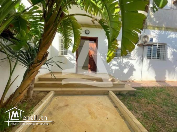 Location d'un appartement avec jardin à Cité Erriadh