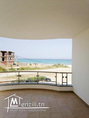 villa S+5 HAUT STANDING pied dans l’eau à kélibia ezzahra plage