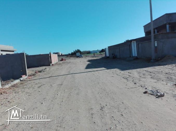 un terrain de 200 m² constructible à dar allouche kélibia