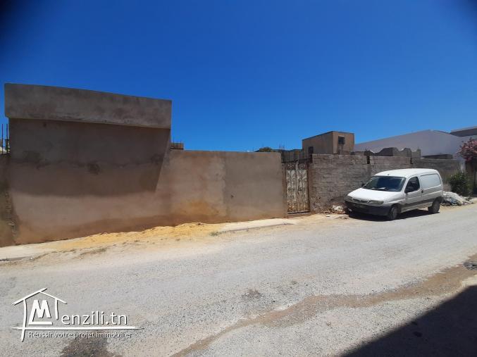 À vendre terrain + un petit studio + plan complet pour la construction de maison