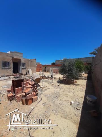 À vendre terrain + un petit studio + plan complet pour la construction de maison