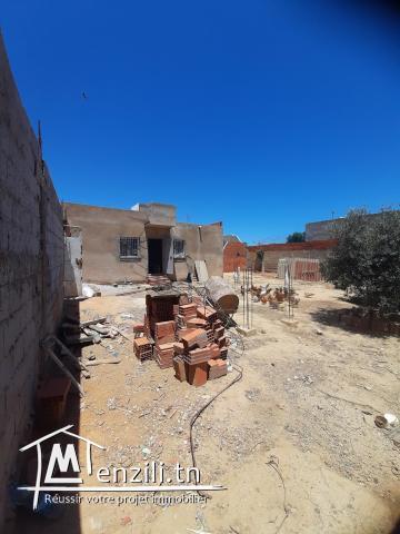 À vendre terrain + un petit studio + plan complet pour la construction de maison