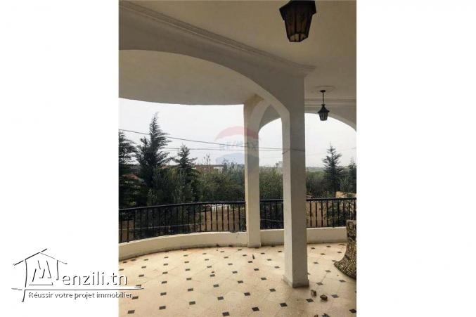 une grande villa à 100m de la plage sableuse de Dar Allouch