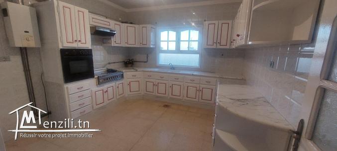 Maison à louer  rue de la république Grombalia