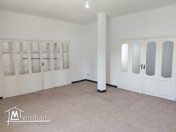 Premier étage de Villa spacieux S+5 avec une terasse à vendre à Mégrine coteaux