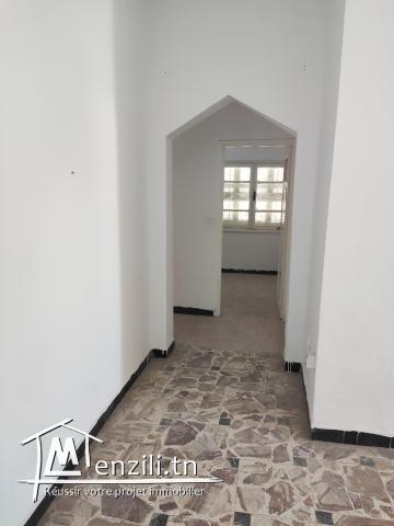 Premier étage de Villa spacieux S+5 avec une terasse à vendre à Mégrine coteaux