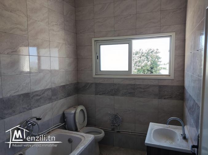 Premier étage de Villa spacieux S+5 avec une terasse à vendre à Mégrine coteaux