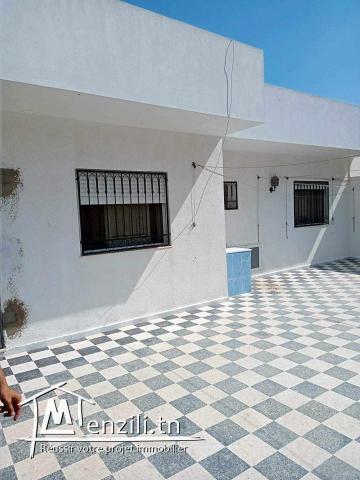 La maison bâtie sur un terrain d'une superficie de 218 m²  à kelibia