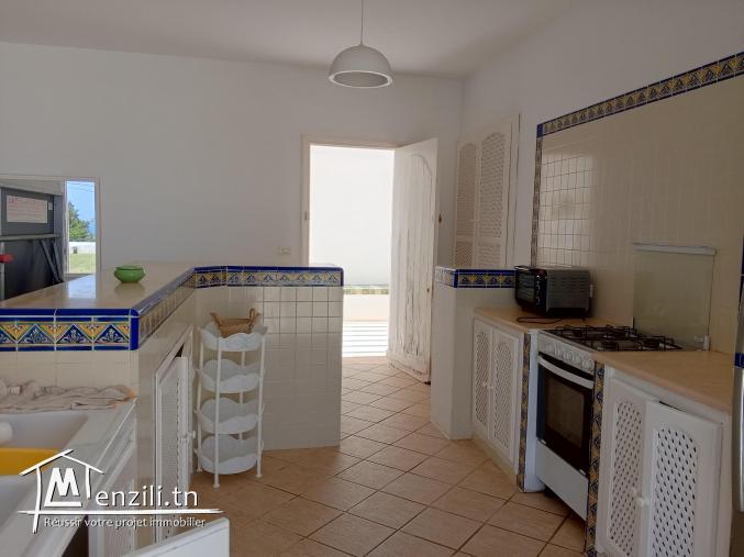 Une villa et deux appartements à Haouaria plage