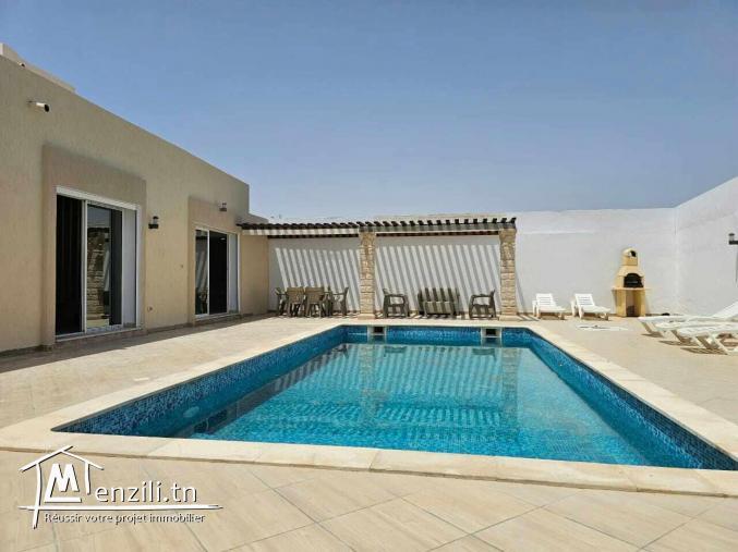 Spacieuse villa avec piscine privée à louer à Tezdaine Djerba