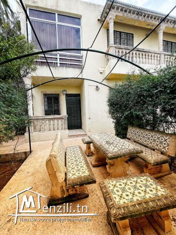 Belle Villa à Le Bardo avec deux étages séparés et grand garage