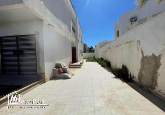 Duplex et trois appartements à vendre aux jardins d'El Menzah 2